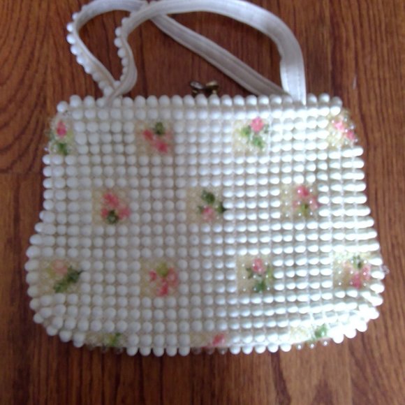 Vintage Handbags - Vintage Grande White Beaded Handbag